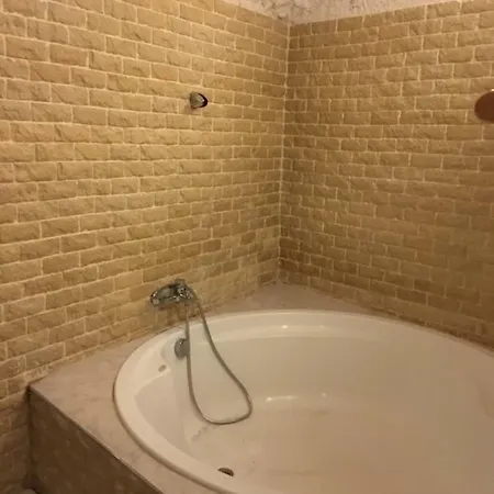 Barlang Vendeghaz * إغير